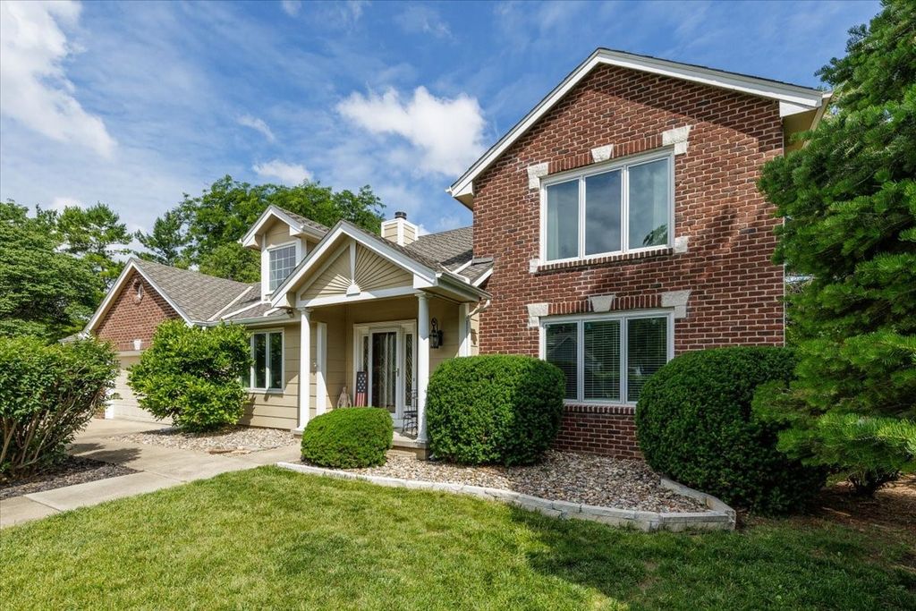 13921 Hawthorn Drive, Clive, IA 50325