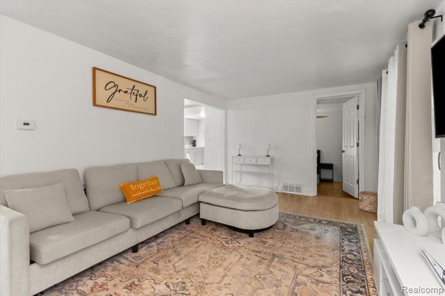 1054 E Mandeville Street, Burton, MI 48529