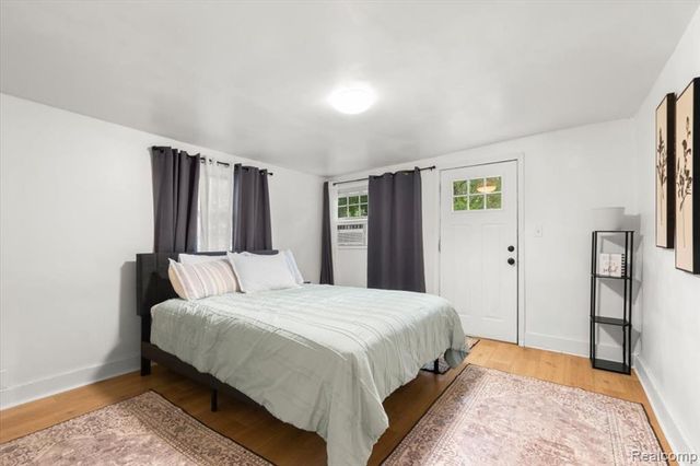 1054 E Mandeville Street, Burton, MI 48529