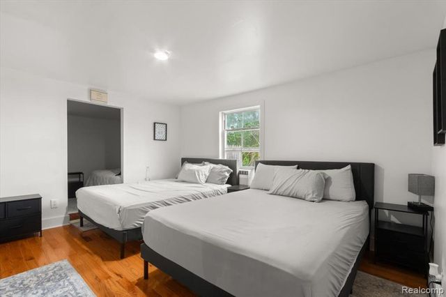 1054 E Mandeville Street, Burton, MI 48529