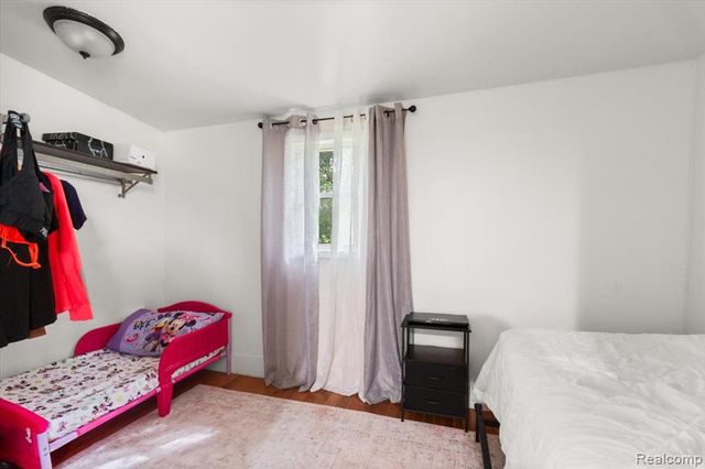 1054 E Mandeville Street, Burton, MI 48529