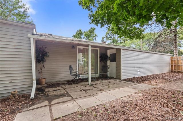 1054 E Mandeville Street, Burton, MI 48529