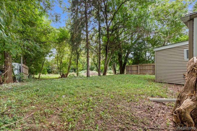 1054 E Mandeville Street, Burton, MI 48529
