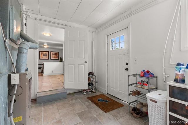 1054 E Mandeville Street, Burton, MI 48529