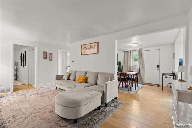 1054 E Mandeville Street, Burton, MI 48529