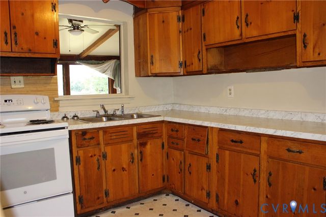 1928 Burks St, Petersburg, VA 23805