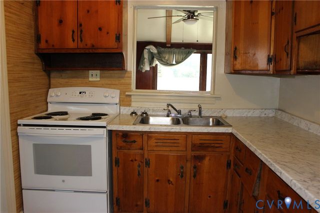 1928 Burks St, Petersburg, VA 23805