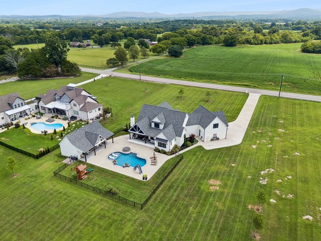 7220 Plainview Rd, Christiana, TN 37037
