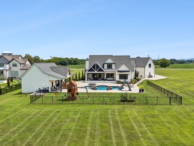 7220 Plainview Rd, Christiana, TN 37037