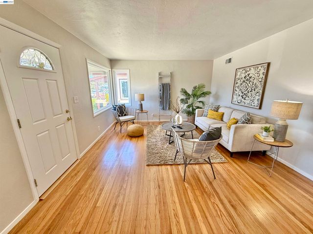 15350 Dewey St, San Leandro, CA 94579