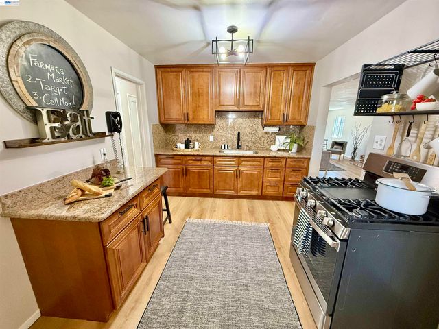 15350 Dewey St, San Leandro, CA 94579