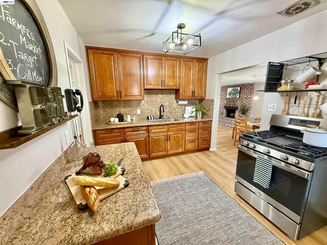 15350 Dewey St, San Leandro, CA 94579