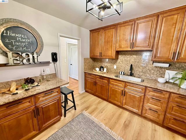 15350 Dewey St, San Leandro, CA 94579