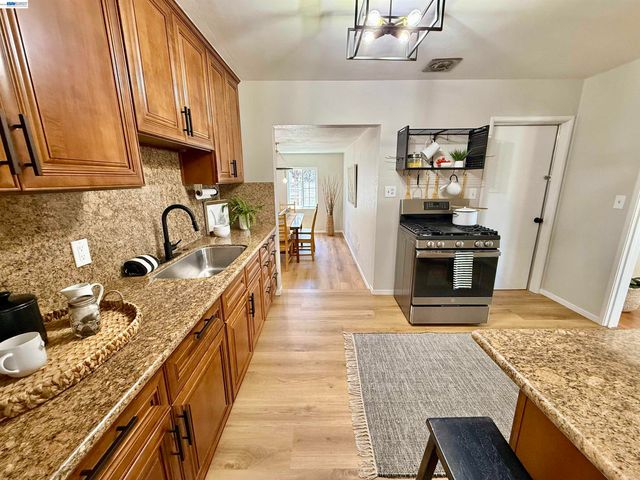15350 Dewey St, San Leandro, CA 94579