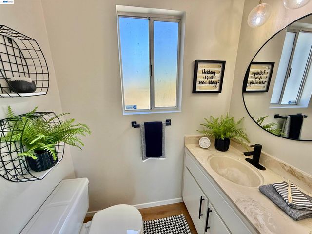 15350 Dewey St, San Leandro, CA 94579