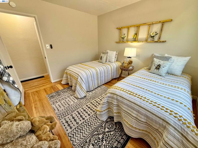 15350 Dewey St, San Leandro, CA 94579