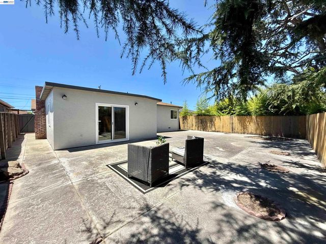 15350 Dewey St, San Leandro, CA 94579