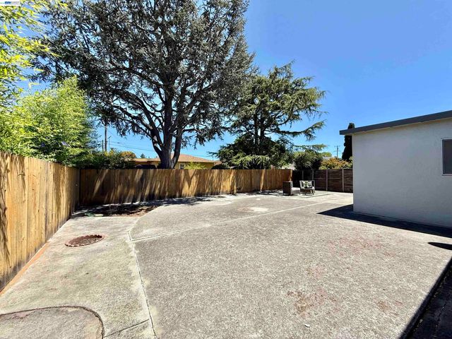 15350 Dewey St, San Leandro, CA 94579