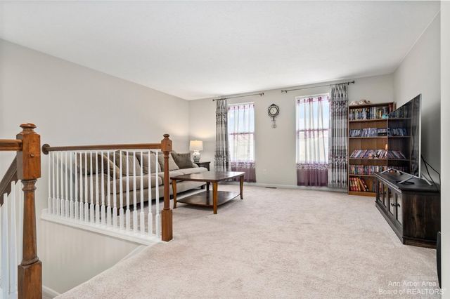 638 Holmdale Way, Ann Arbor, MI 48108