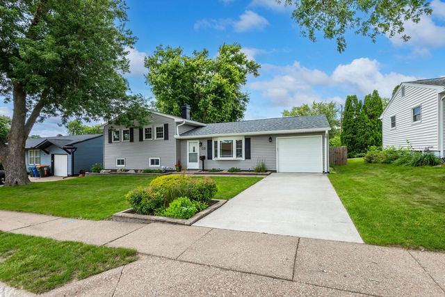 3026 W Rusholme Street, Davenport, IA 52804