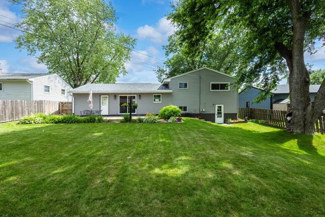 3026 W Rusholme Street, Davenport, IA 52804