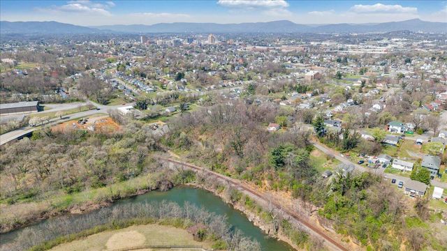 1433 Gladstone AVE, Roanoke, VA 24013