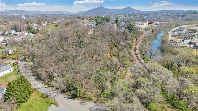 1433 Gladstone AVE, Roanoke, VA 24013