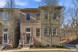 157 Sweetbriar Village Trail, Mt Washington, PA 15211