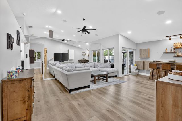 1051 NW 124th Ter, Sunrise, FL 33323