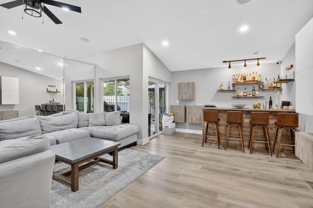 1051 NW 124th Ter, Sunrise, FL 33323