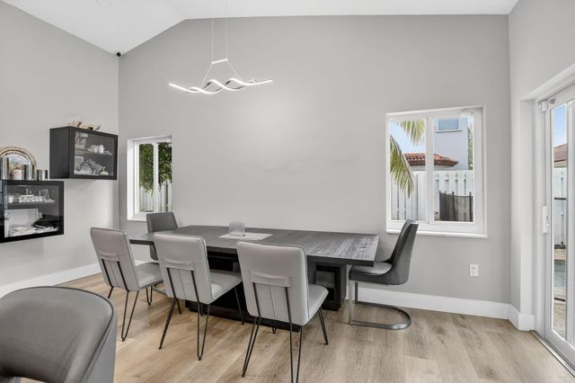 1051 NW 124th Ter, Sunrise, FL 33323