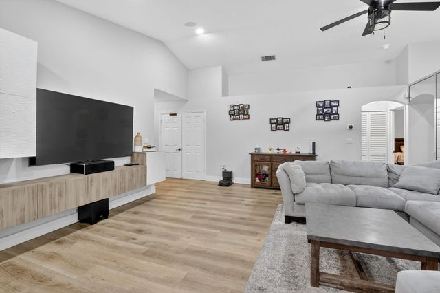 1051 NW 124th Ter, Sunrise, FL 33323