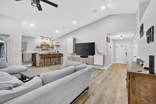 1051 NW 124th Ter, Sunrise, FL 33323