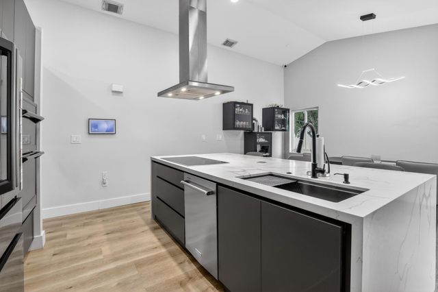 1051 NW 124th Ter, Sunrise, FL 33323