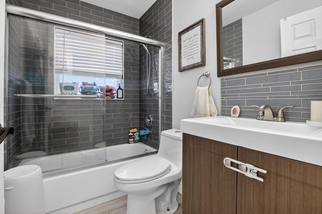 1051 NW 124th Ter, Sunrise, FL 33323