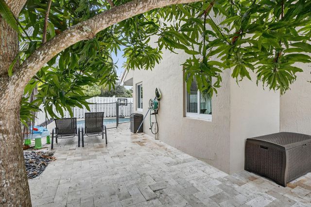 1051 NW 124th Ter, Sunrise, FL 33323