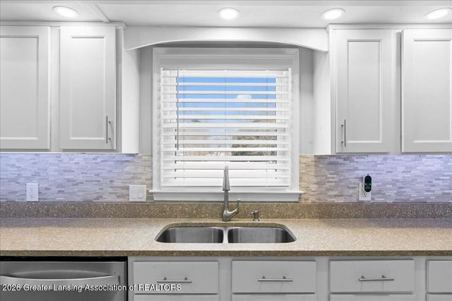 537 Vanderveen Drive, Mason, MI 48854