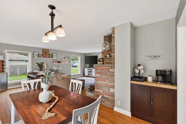 9548 Knox Avenue N, Brooklyn Park, MN 55444