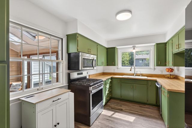 9548 Knox Avenue N, Brooklyn Park, MN 55444