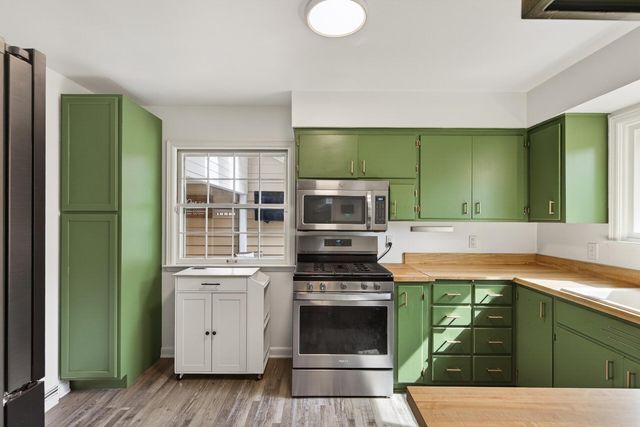 9548 Knox Avenue N, Brooklyn Park, MN 55444