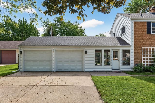 9548 Knox Avenue N, Brooklyn Park, MN 55444
