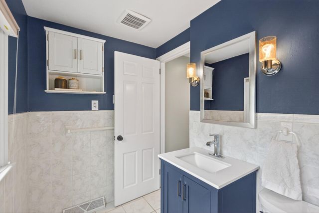 9548 Knox Avenue N, Brooklyn Park, MN 55444
