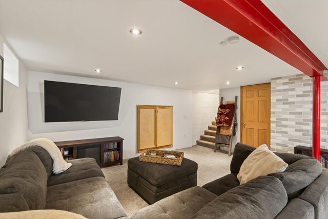9548 Knox Avenue N, Brooklyn Park, MN 55444
