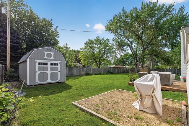 9548 Knox Avenue N, Brooklyn Park, MN 55444