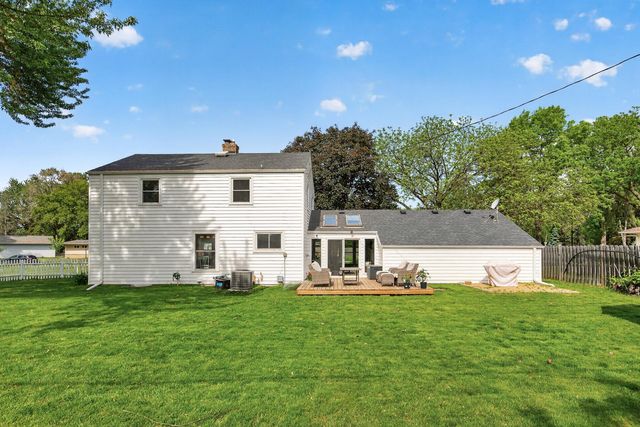 9548 Knox Avenue N, Brooklyn Park, MN 55444