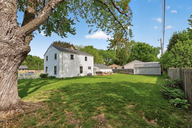 9548 Knox Avenue N, Brooklyn Park, MN 55444