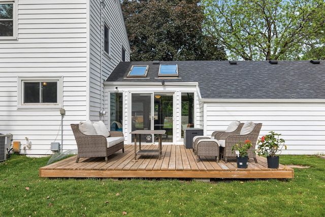 9548 Knox Avenue N, Brooklyn Park, MN 55444