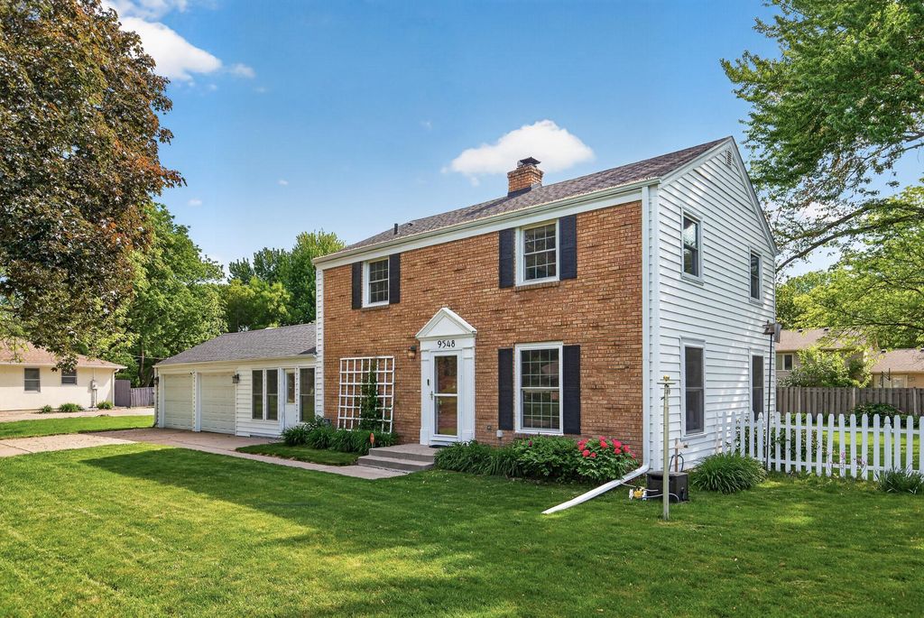 9548 Knox Avenue N, Brooklyn Park, MN 55444