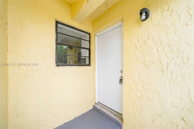 9674 Fontainebleau Blvd 28, Miami, FL 33172