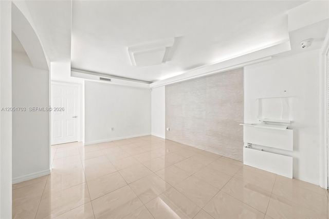 9674 Fontainebleau Blvd 28, Miami, FL 33172
